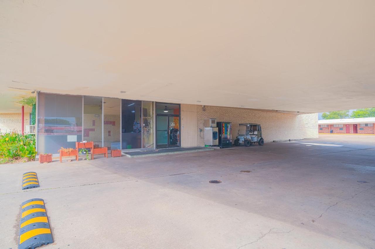 Town & Country Motel Bossier City By Oyo 외부 사진